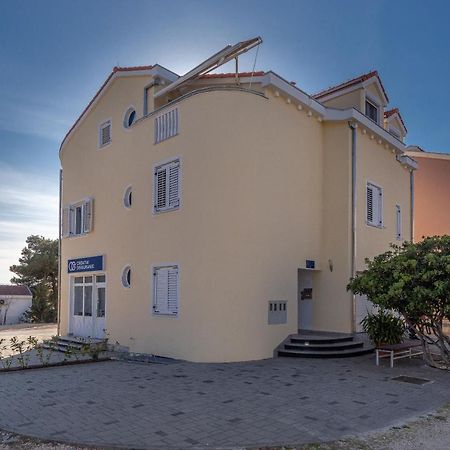 Apartments Dalmata Биоград на Мору Екстериор снимка