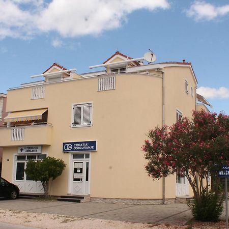 Apartments Dalmata Биоград на Мору Екстериор снимка