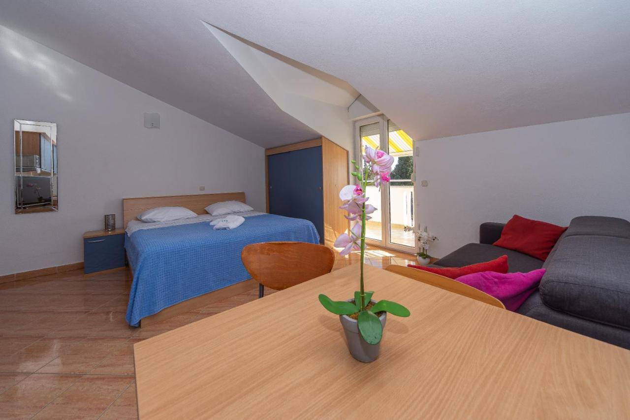 Apartments Dalmata Биоград на Мору Екстериор снимка