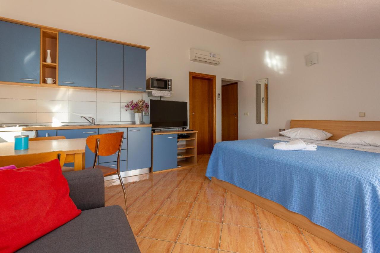 Apartments Dalmata Биоград на Мору Екстериор снимка