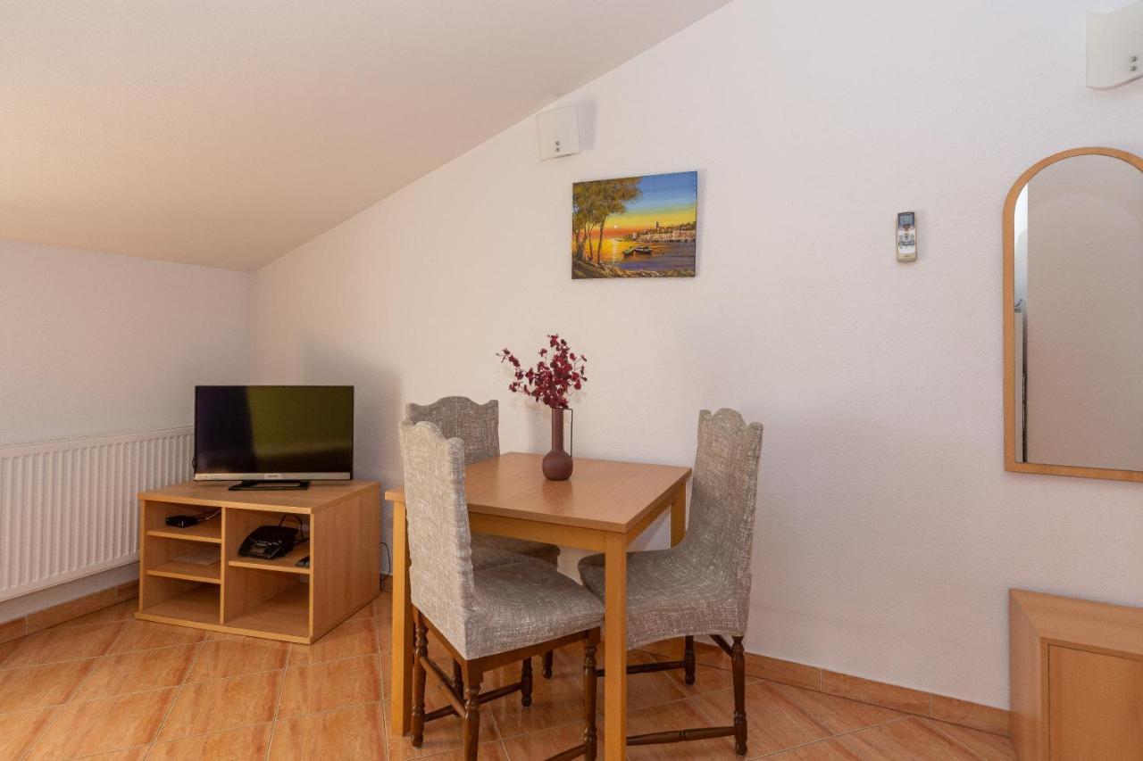 Apartments Dalmata Биоград на Мору Екстериор снимка