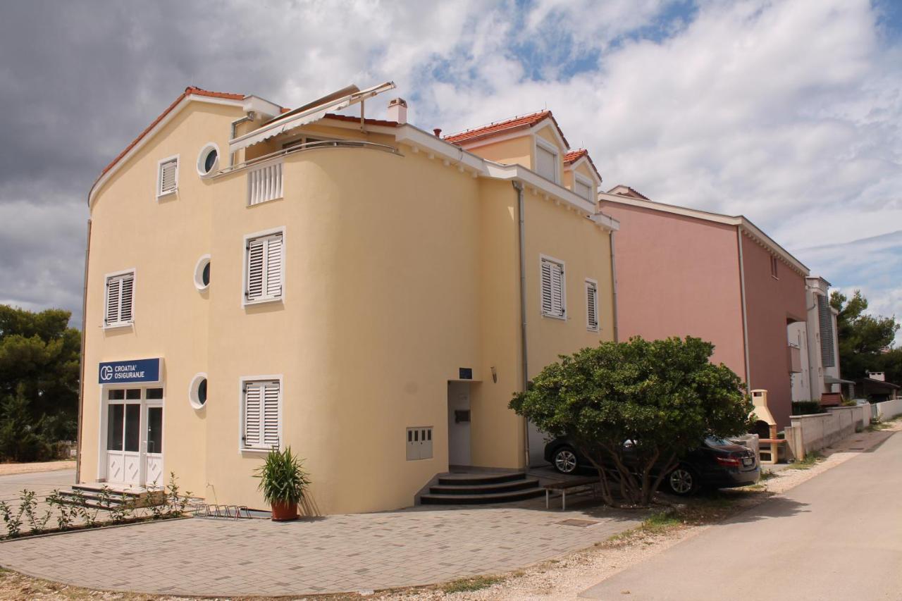 Apartments Dalmata Биоград на Мору Екстериор снимка